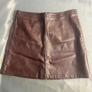 Chic Mini Skirt in Brown/Maroon colour